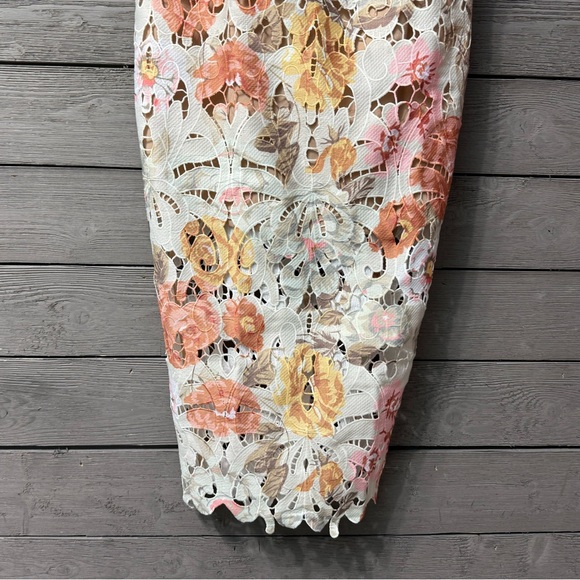 LIKE NEW Elliatt Adelynn Floral Lace Midi Dress Sz Medium - Picture 8 of 15